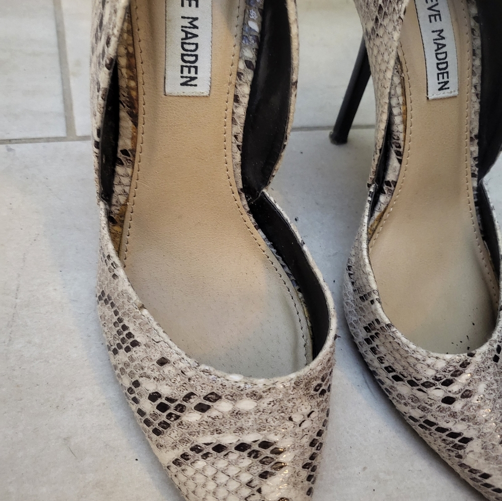 Heels - Picture 2 of 9